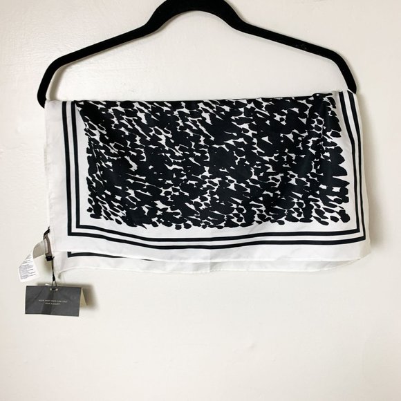 Banana Republic small square scarf black white - Picture 7 of 8